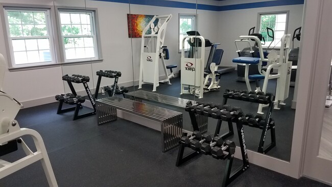 Fitness Center - Royal Ledges at Hyde Park