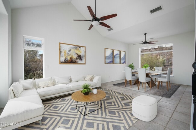 Building Photo - 1428 E Las Palmaritas Dr