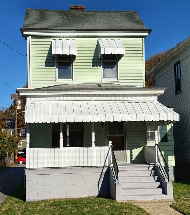 Building Photo - 49 Lynwood Ave