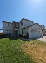 Building Photo - 985 W Alameda St