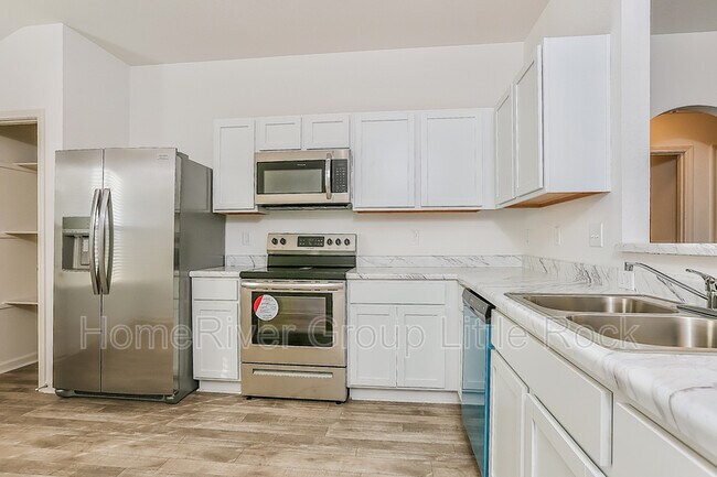 Building Photo - 113 Sunland Dr