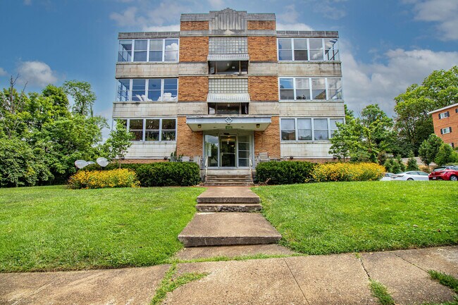 Foto del edificio - 4028 Ledgewood Dr