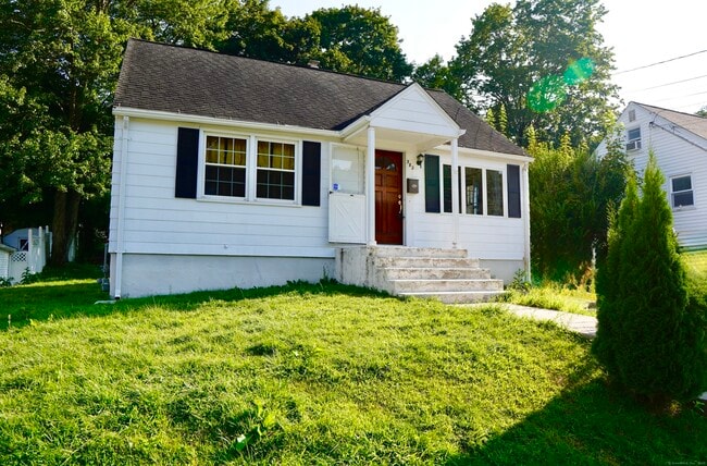 Building Photo - 382 Quinn St