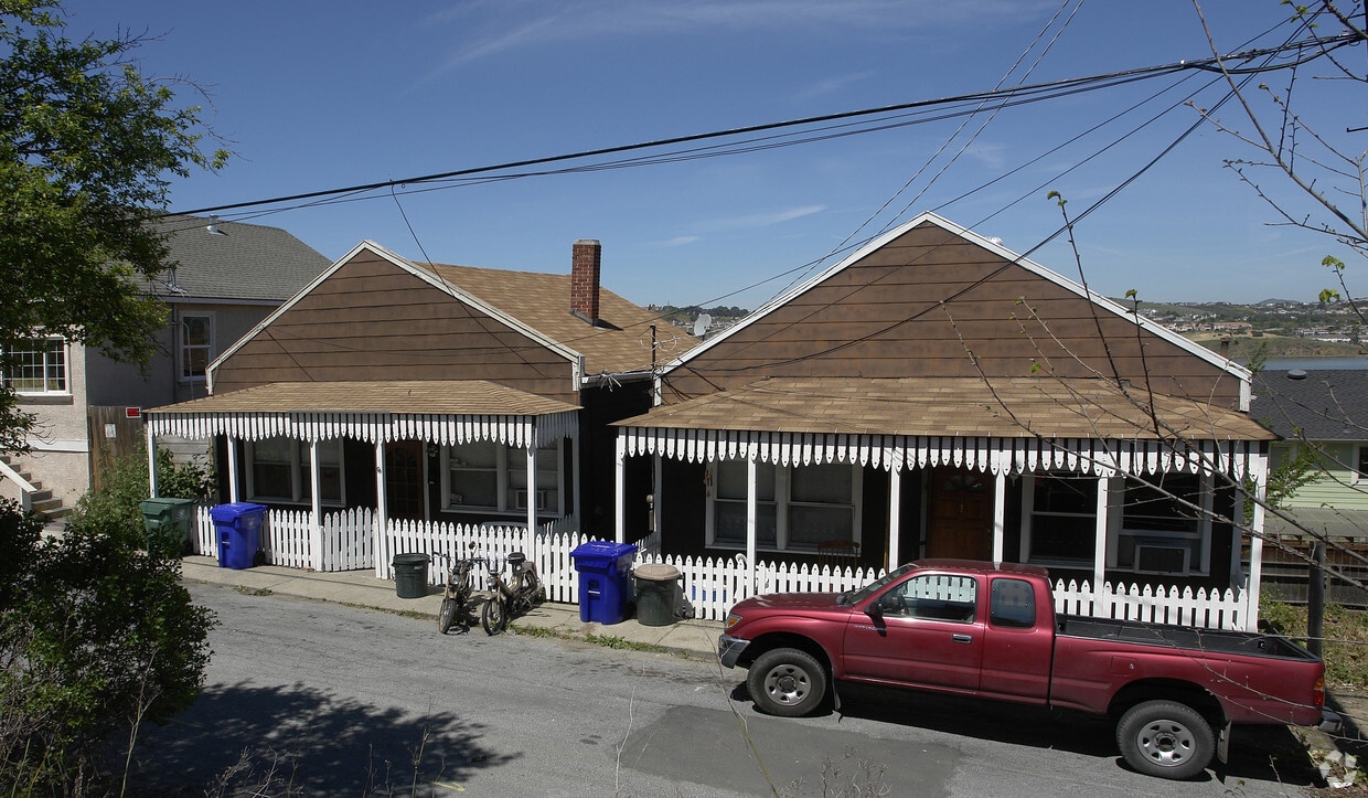 Building Photo - 428-432 Winslow St