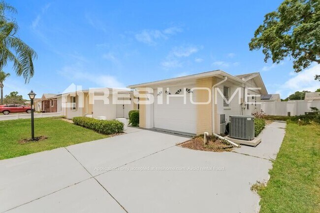 Building Photo - 11204 Tamarix Ave