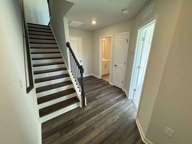 Foto del edificio - New Construction Townhome w/ Abundant Amen...