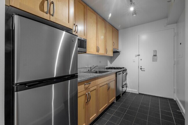 Foto del edificio - 360 W 43rd St