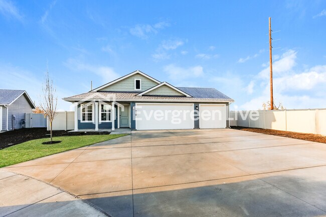 Foto del edificio - 335 Lightning Ave