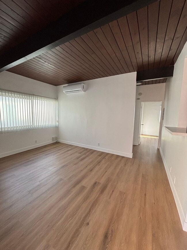 Foto del interior - Newly Remodeled 2-Bedroom Apartment in Red...