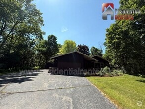 Building Photo - 11539 N Parkview Dr