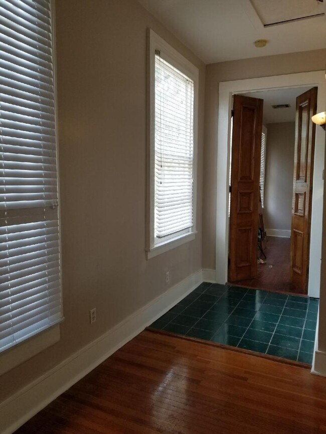 Foto del edificio - 1328 Jackson Ave