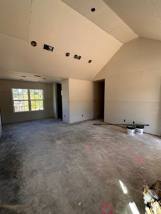 Building Photo - 4 Bed 3 Bath Brick Home - Coming Soon