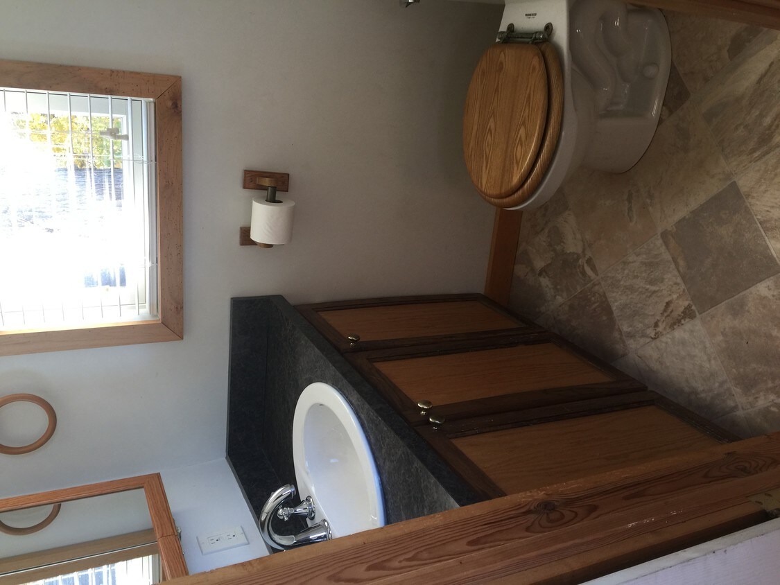 Powder room - 3025 Dublin Rd