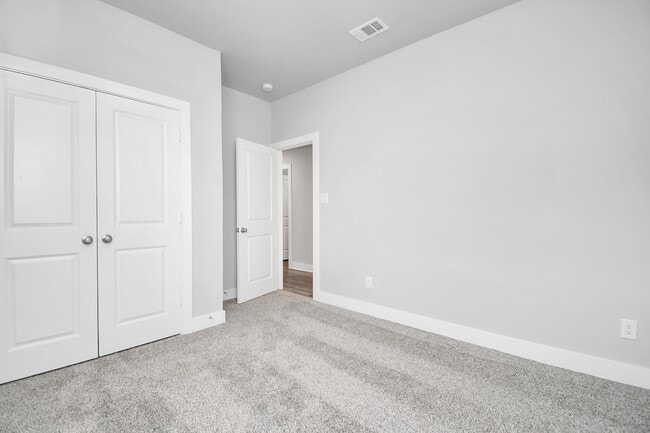 Building Photo - 21047 Bay Vlg Dr