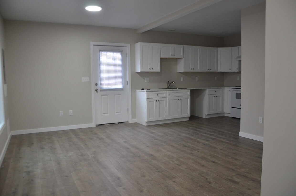 Primary Photo - 63 Linden St