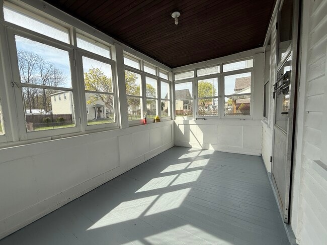 Building Photo - 318 Scio St