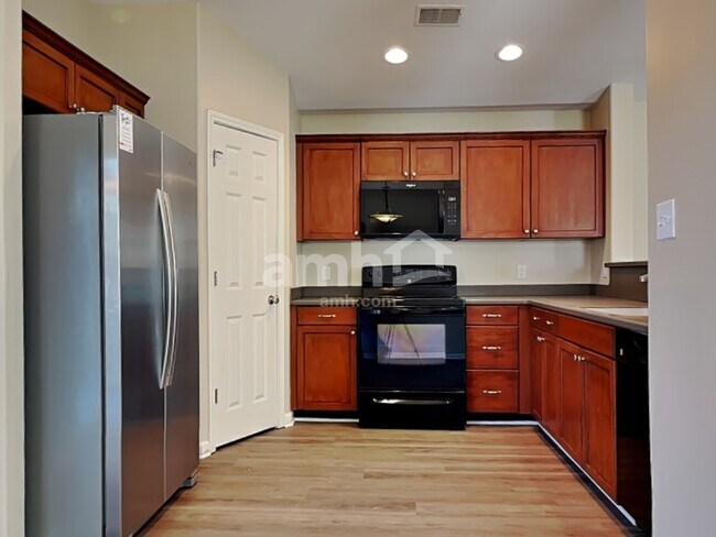 Foto del edificio - 116 Spring Lakes Dr