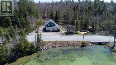 Building Photo - 1074 Lakehurst Rd
