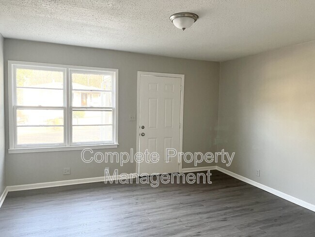 Foto del edificio - 7136 Paris Ave