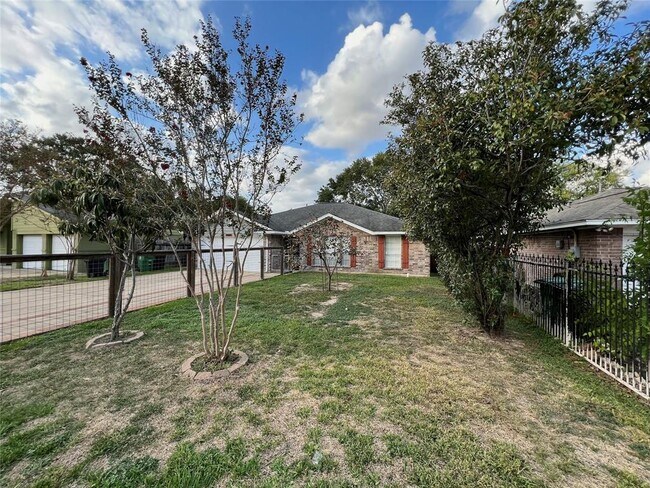 Foto del edificio - 10626 Emnora Ln