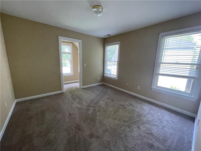 Building Photo - 220 Forest Ct
