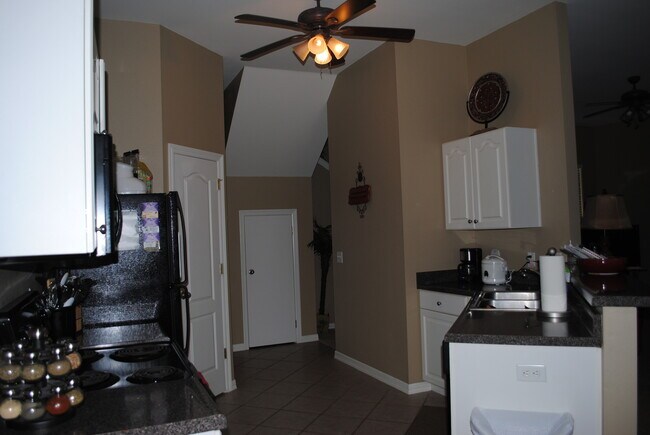 Foto del edificio - Three Bed / Three Bath with Fenced Yard an...