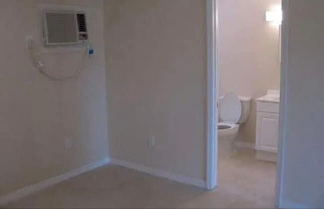 Building Photo - 229 W Lancaster Rd