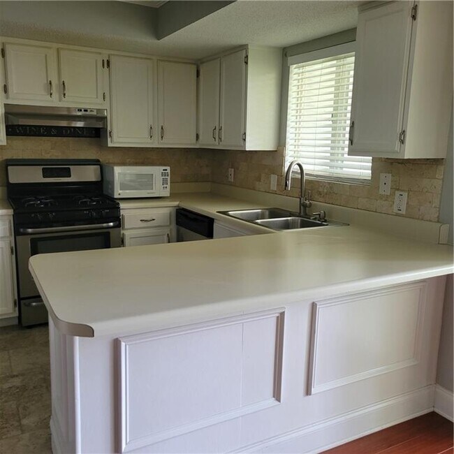 Building Photo - 62 Rumson Ct
