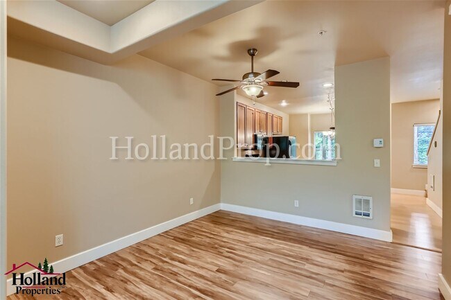 Building Photo - Gorgeous 2-Bedroom Townhome with a bonus room and spacious balcony in Hillsboro!