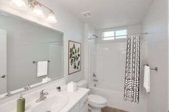 Building Photo - 5121 Farnum Ln