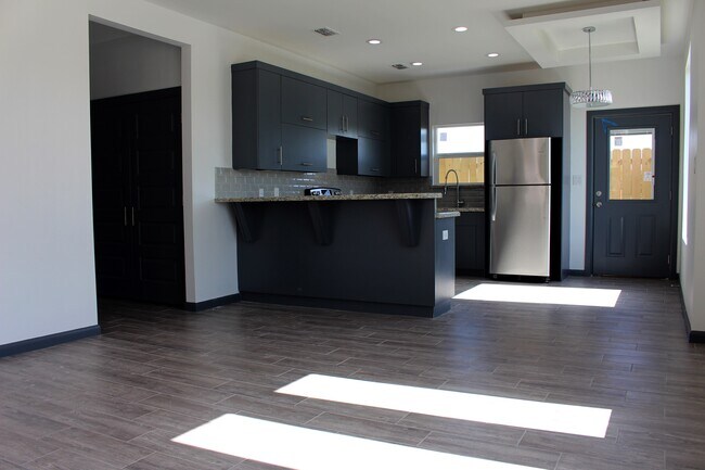 Foto del edificio - 2713 S J St