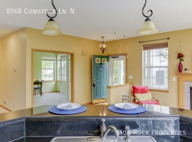 Foto del edificio - 8968 Comstock Ln N