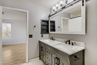 Building Photo - 9753 Silver Lasso St