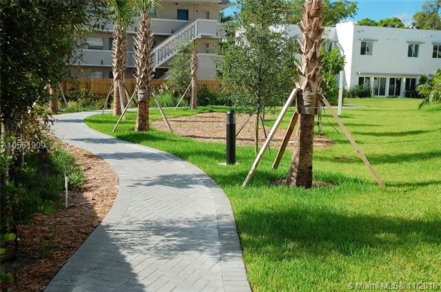 Foto del edificio - 515 NE 121st St