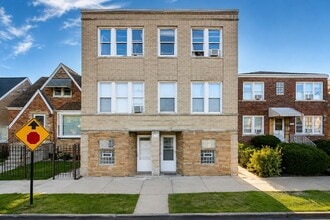Building Photo - 3029 N Austin Ave