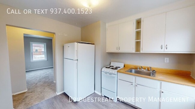 Building Photo - Updated 3 bedroom, 1 bath half double with...