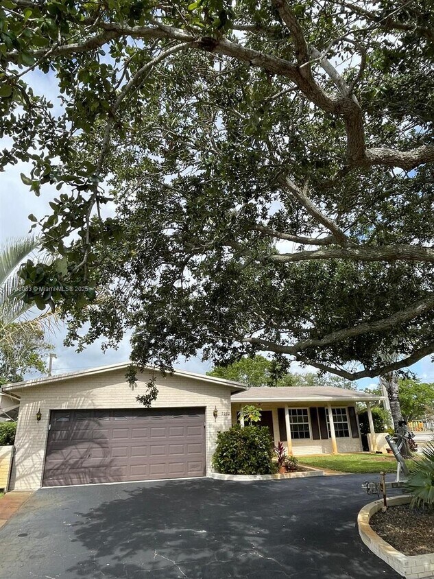 Primary Photo - 2230 N 50th Ave