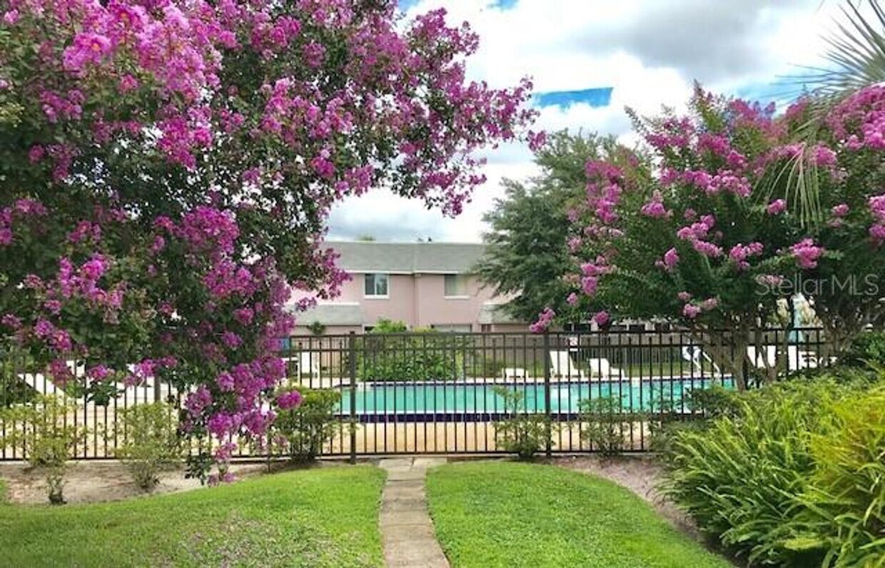 Foto principal - Spacious 2brm 1.5ba Condo in The Villas of...