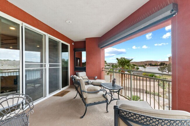 Foto del edificio - 3BR Furnished, on the Colorado River Acros...