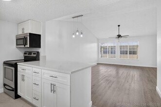 Building Photo - 6323 La Costa Dr