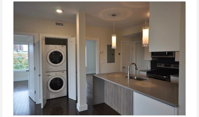 Foto del edificio - 685 Massachusetts Ave