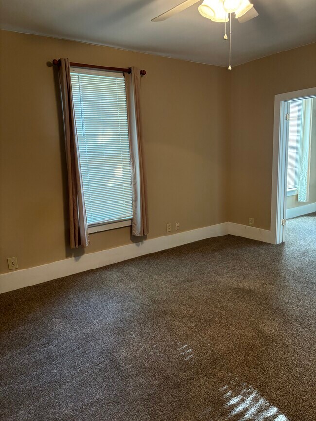 living room - 1308 S Glenwood Ave