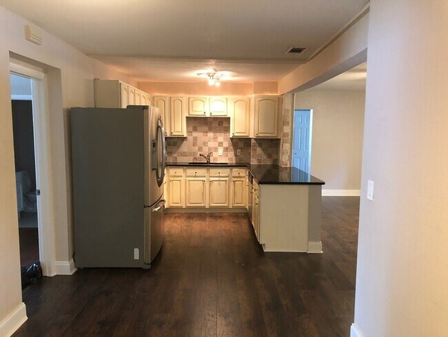 Foto del edificio - WONDERFUL 4 Bedroom/3 Bathroom Home in the Milk District!!!!!