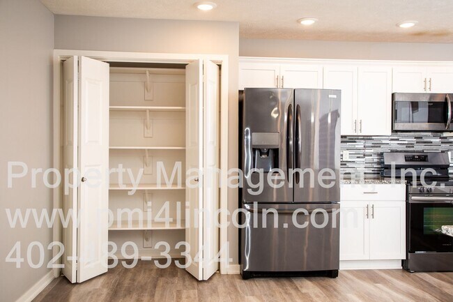 Building Photo - 3 Bedroom and 2.5 bathroom House for rent