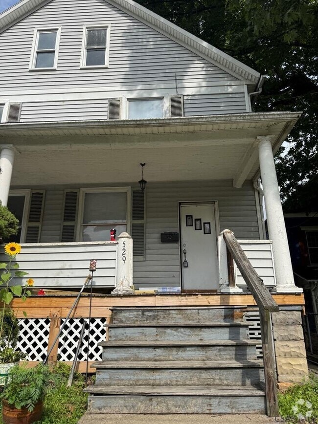 Building Photo - 529 Linden Ave