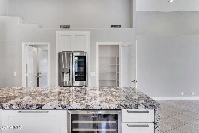 Building Photo - 4818 E Aire Libre Ave