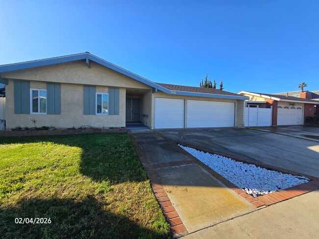 Building Photo - 1 Mile to Beach: 4 Bedroom 2 Bathroom Recently Updated Home on a Cul-De-Sac