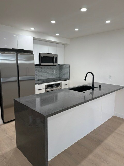 Foto del edificio - 740 N Kings Rd