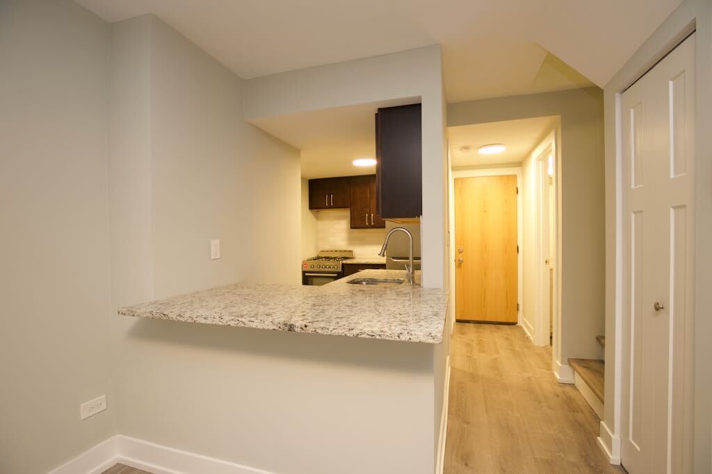 Foto principal - 456 W Barry Ave