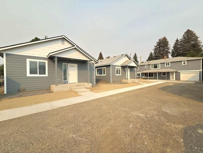 Building Photo - 1214 N Baker Ave